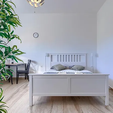 Hostal Monte Zaro Pula